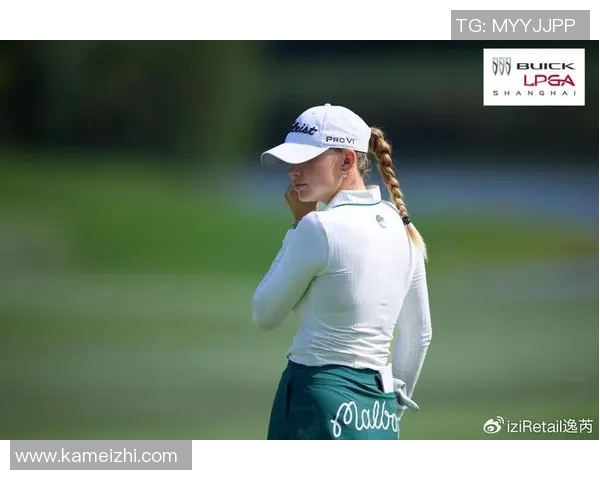 绿色头发的足球明星女性展现独特魅力与运动精神的完美结合 绿色头发的足球明星女性展现独特魅力与运动精神的完美结合