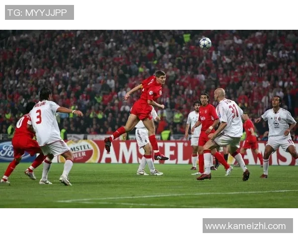 最近比赛中表现突出的足球明星们的精彩瞬间与赛场魅力分析